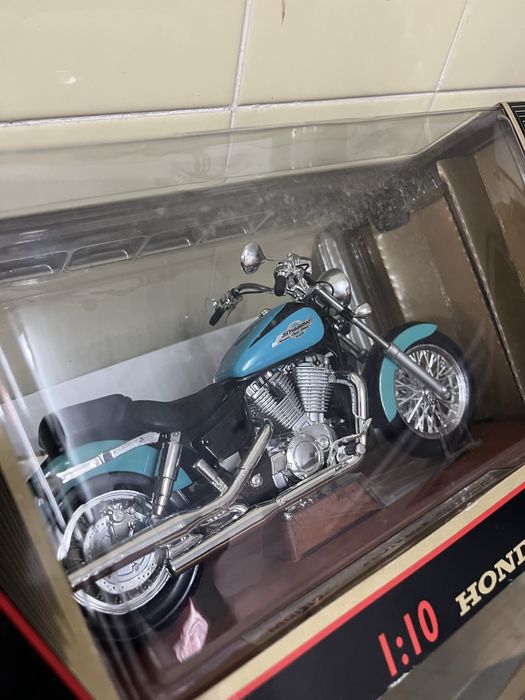 Maisto motas 1/10  honda harley