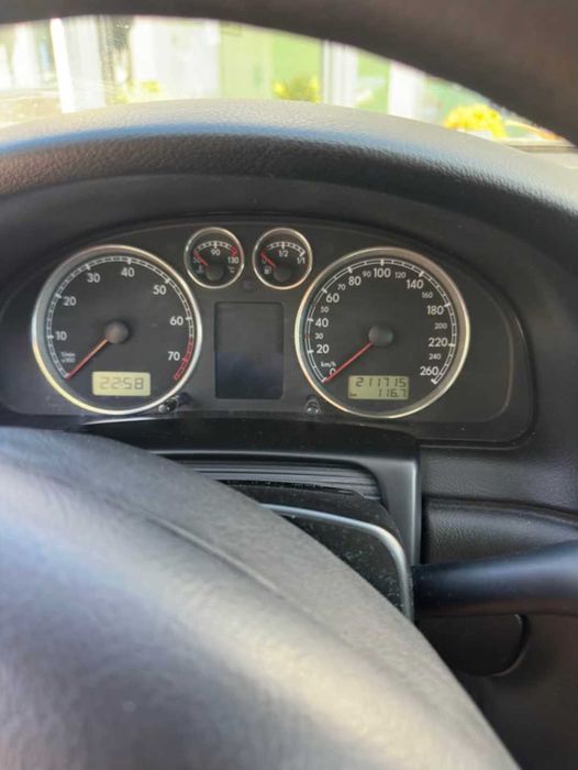 Volkswagen Passat Variant 2.0 Gasolina | 2002 | 211.715 km, runs well