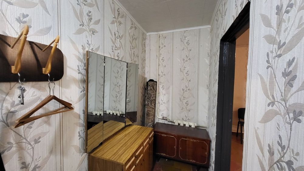 Сдам свою 1комнатную крупногабаритную  квартиру на левом берегу.