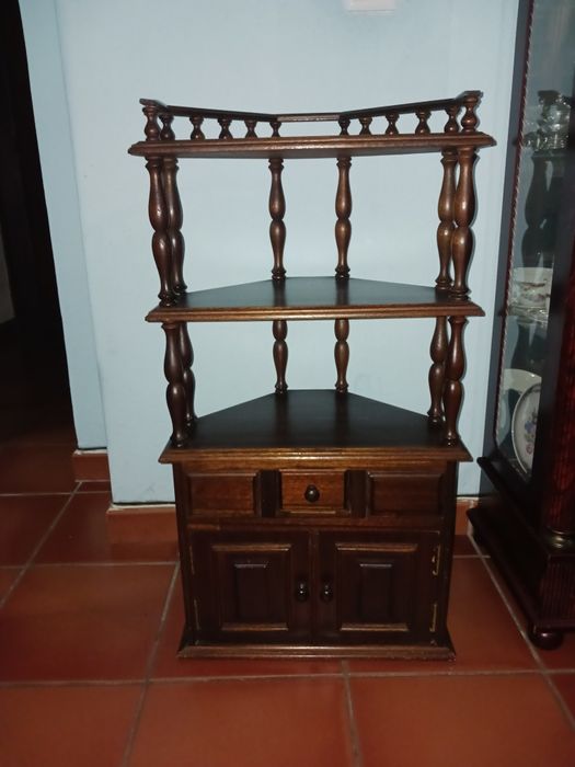 Móvel de canto  em madeira