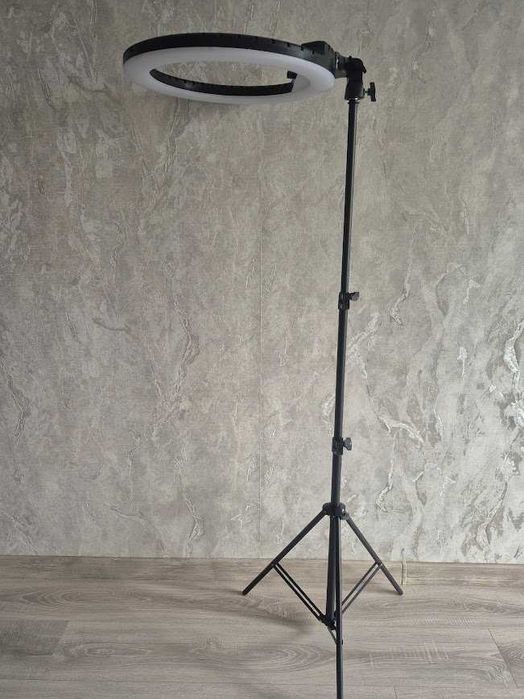 Кільцева лампа 60W 45см.
