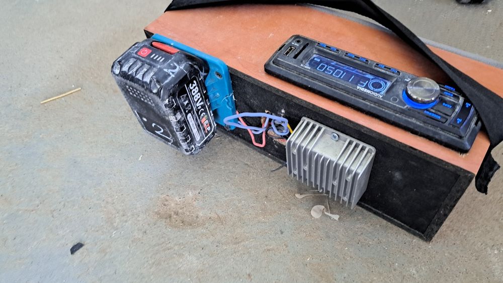 Radio budowlane na baterie Makita