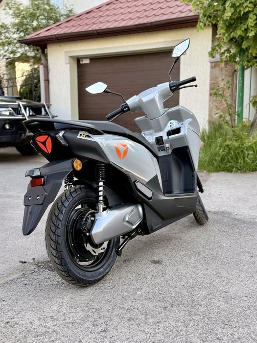 Електроскутер YADEA Velax, 2000 Ват, гарантія