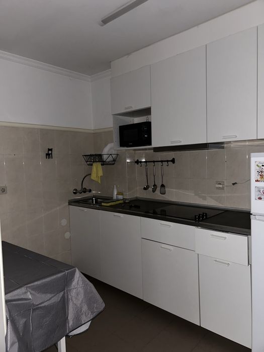 Arrenda-se T1 Duplex na Baixa de Coimbra com despesas– Rua da Louça