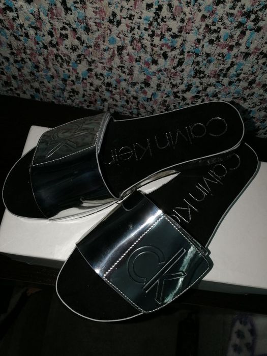 Продам новые шлепки размера 36