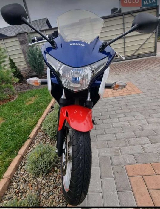 Мотоцикл Honda cbr250r 2011 года