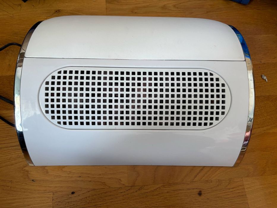 Pochłaniacz pyłu do paznokci