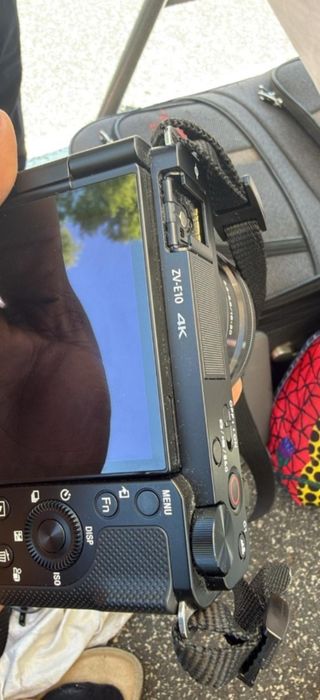Máquina Fotográfica SONY ZVE10 + 16-50mm