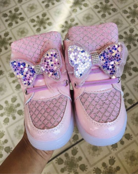 Продам новые хайтопы 26р