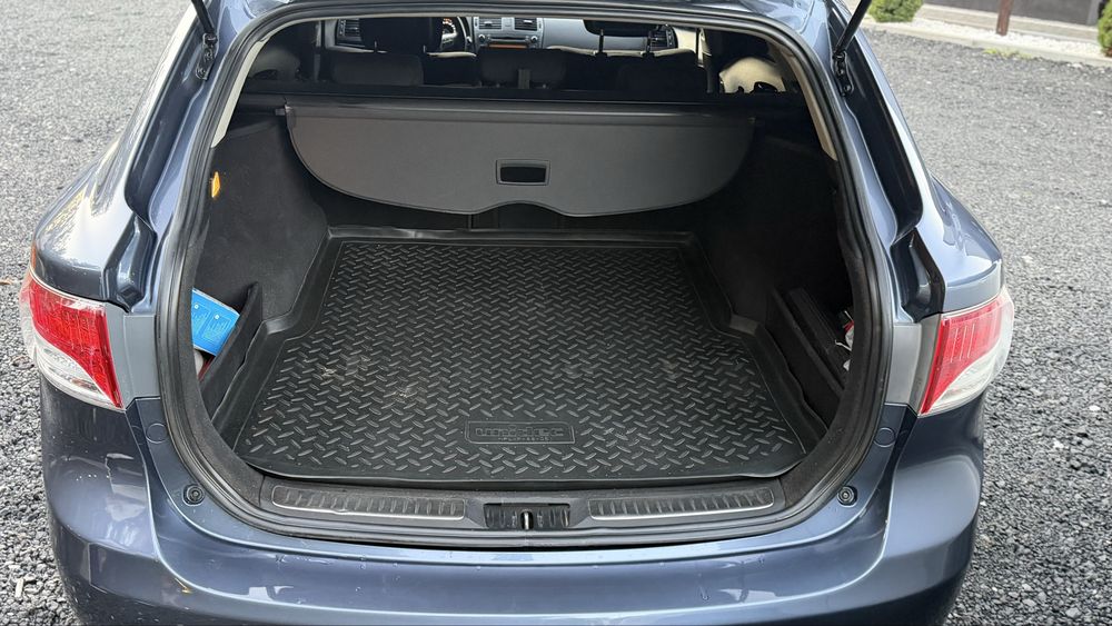 Toyota Avensis.
