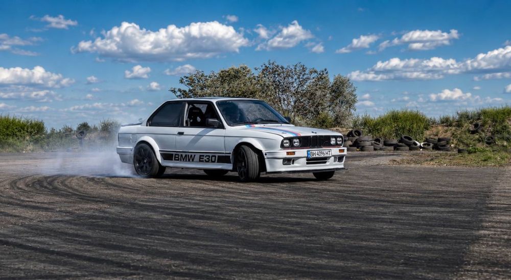Продам BMW 30 2.8