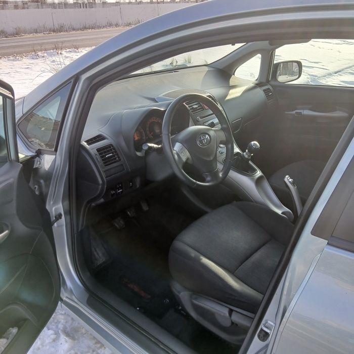 Продам тойота ауріс