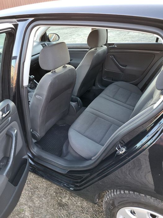 Volkswagen GOLF 5- 1,4Mpi бенз МКПП!