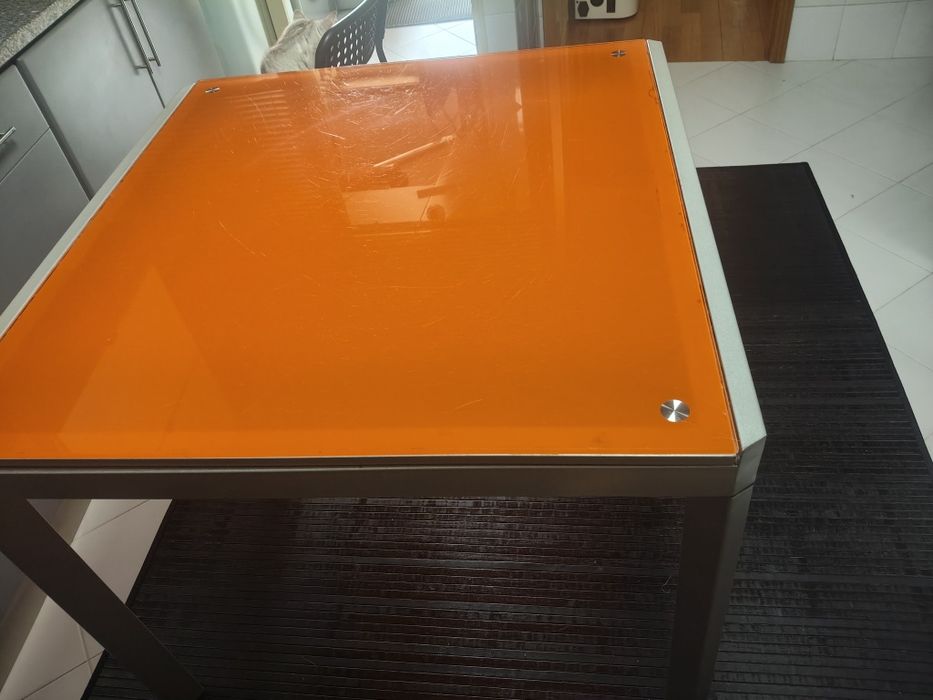 Mesa extensível em vidro temperado