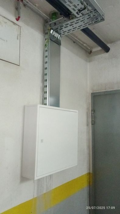 Instalação  de carregador de carro elétrico e serviço de eletricidade em geral