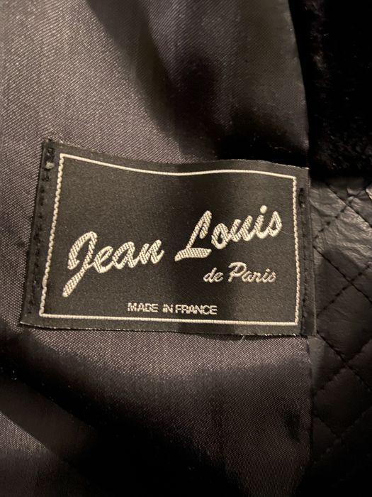 Krótki  plaszcz damski marki Jean Louis de Paris .