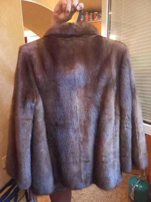 Продаю норковую шубу в отличном состоянии( в подарок норковая шапка)
