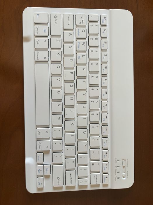Kit Teclado Bluetooth + Rato Sem Fios – Usado Como Novo