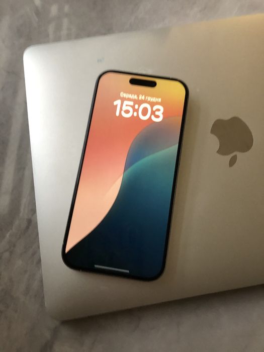 Айфон 15 про білий