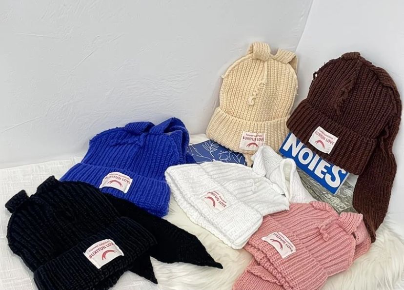 Шапка біні Bitterly Love з довгими вушками