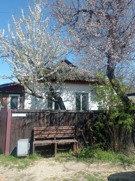 Окремо розташований будинок. 5сот. землі, є-ВІДНОВЛЕННЯ .