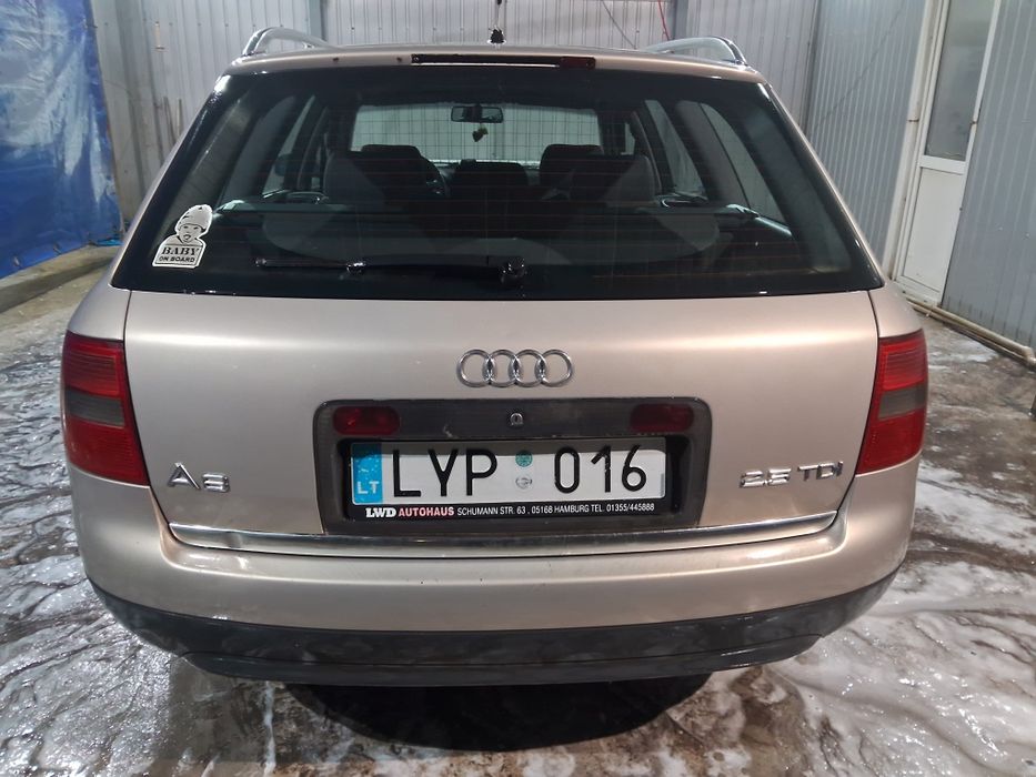 Автомобіль AUDI A6