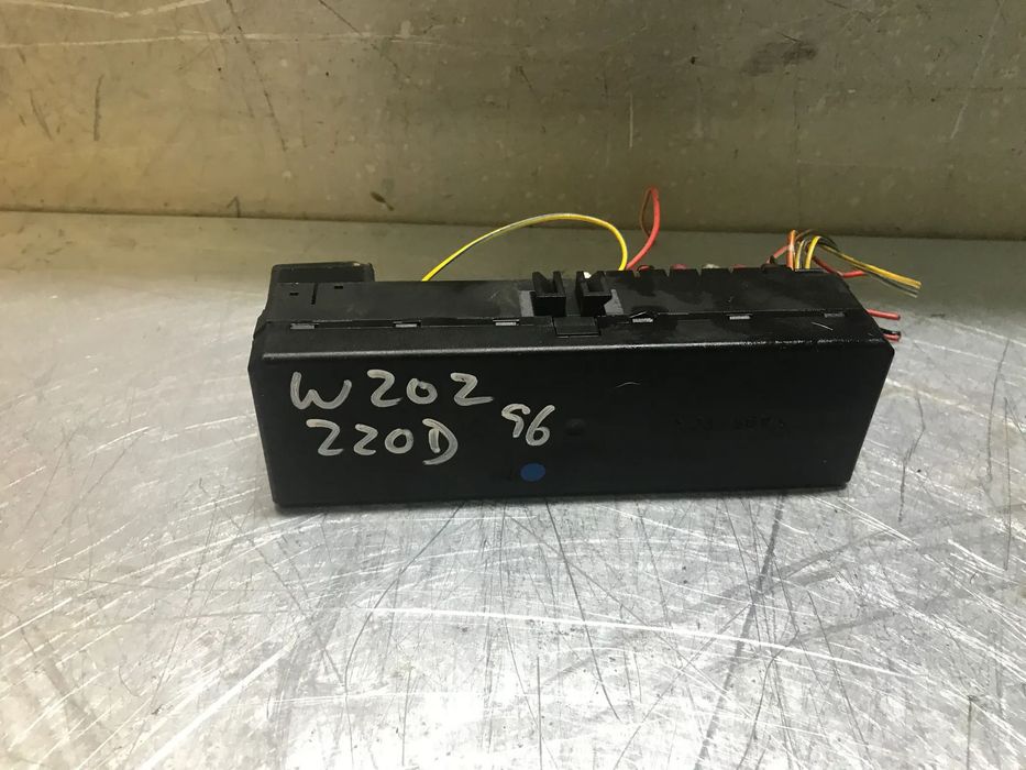 CAIXA DE FUSIVEIS MERCEDES W202 C200 C220 A0005400172