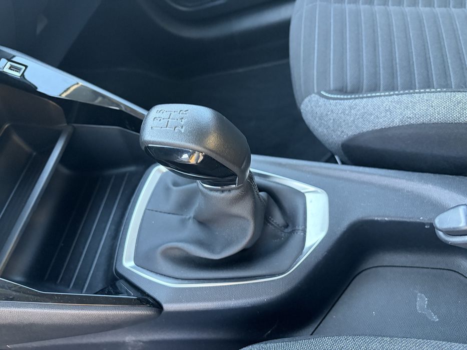 Peugeot 208 apenas 34mil km gasolina (historico comprovado) Trato de financiamento