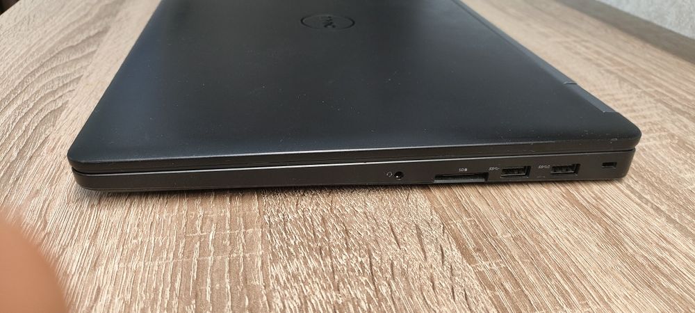 Ноутбук Dell Latitude E5570 15.6" FHD i5 2.4ghz 8GbDDR4 500Gb SSD
Core