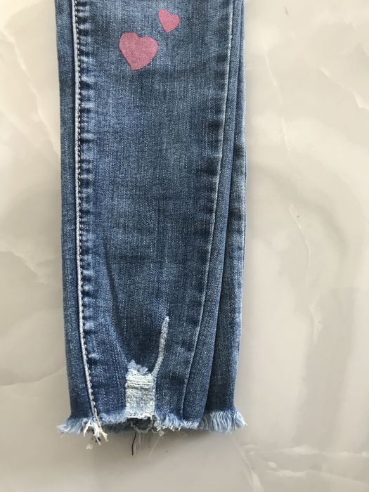 Spodnie dżinsy w serduszka