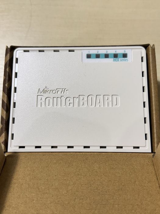 Маршрутизатор MikroTik hEX RB750Gr3