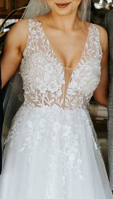 Suknia ślubna, welon. Rozmiar XS / S