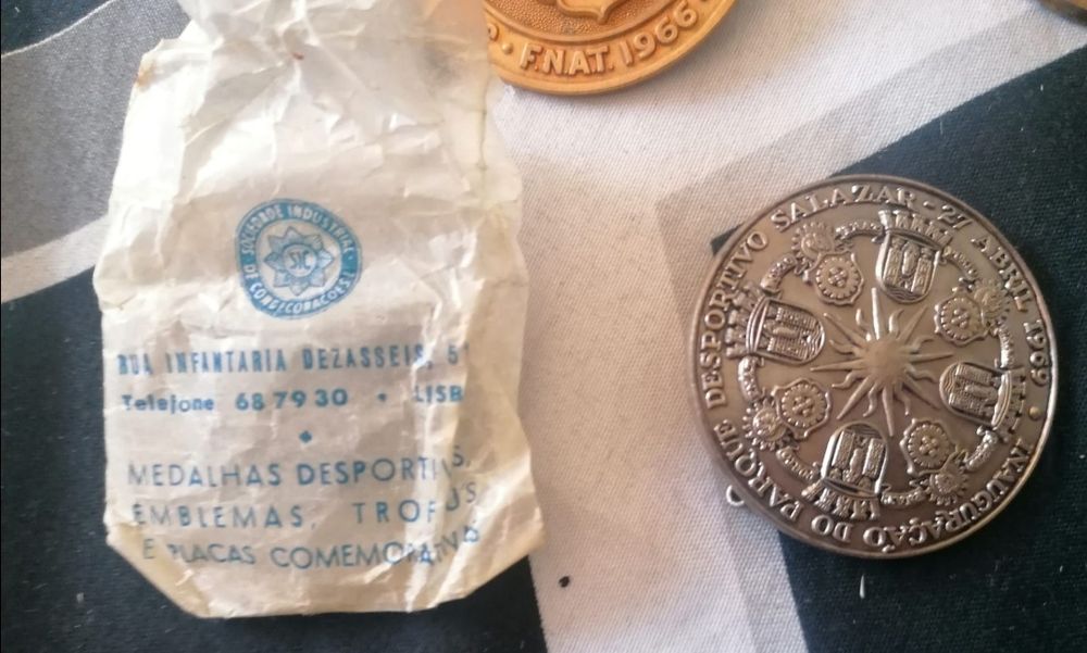 Medalha-crachat-inauguração do complexo desportivo Salazar 1969