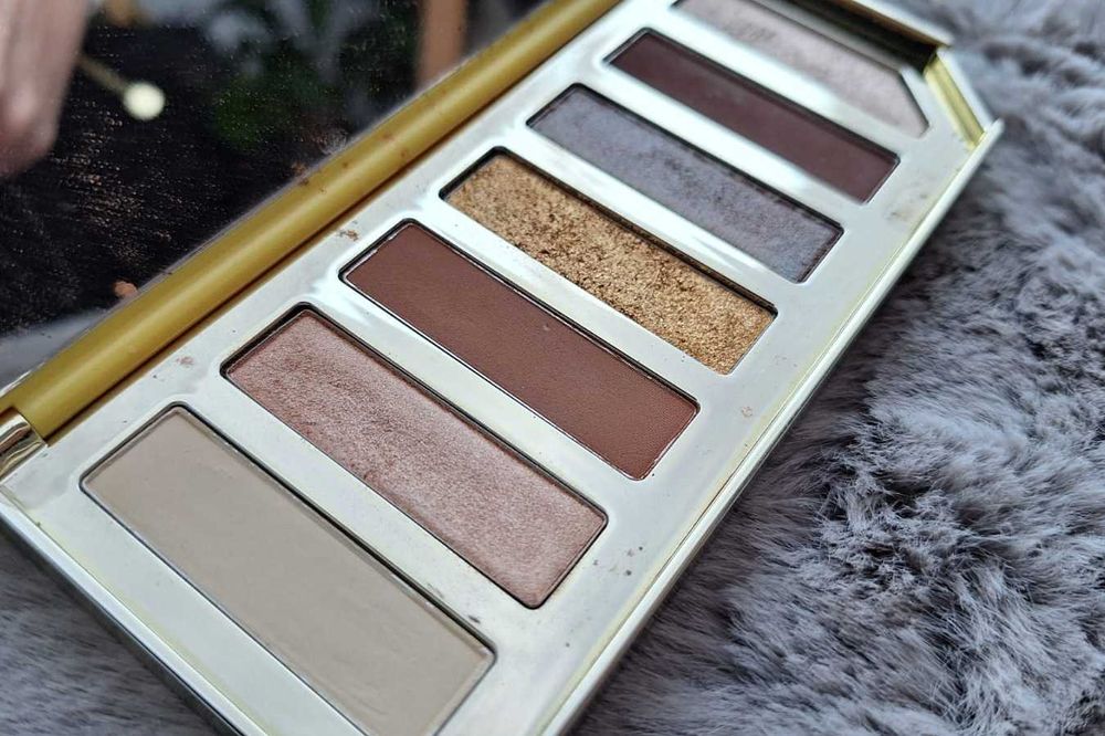 Too Faced Tutti Frutti Sparkling Pineapple Paleta cieni do powiek oczu