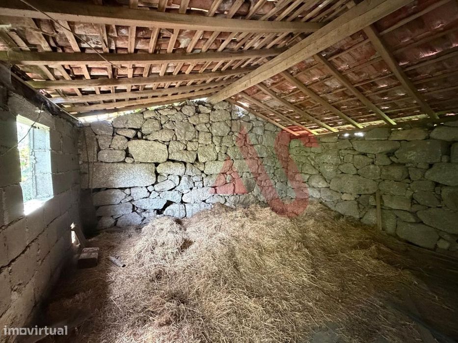 Moradia para Restauro com Terreno de 340 m² | Estorãos, Fafe
