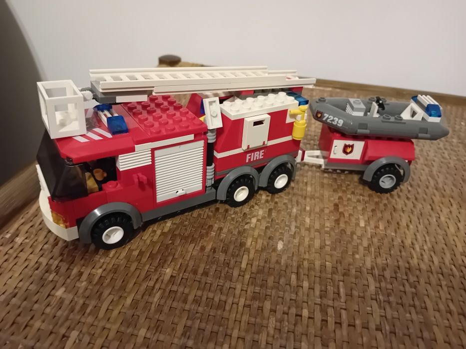 Lego City Policja, Straż, budowa pogotowie