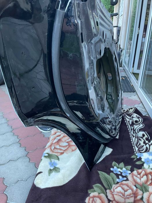 Двері Tesla Model Y