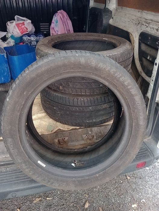 Pneus usados 3 Michelin e 1 Bridgestone 245/45/R17