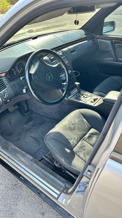 Mercedes-Benz E320 W210