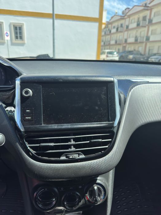 Peugeot.    2008
