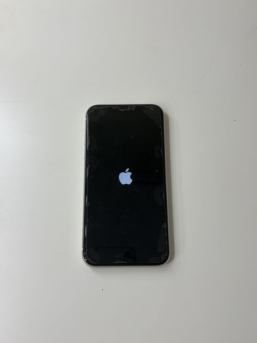 iPhone 11 64G excelente estado