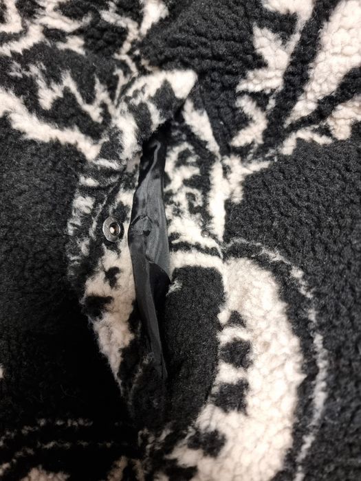 Нова Тепла Куртка Пейслі-Принтом
​Продаю абсолютно нову чоло