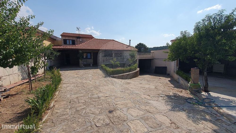 Moradia T5 para venda