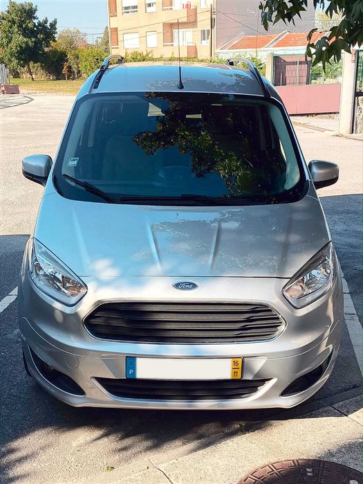 Carrinha Ford Tourneo Courier 1.0 EcoBoost Titanium