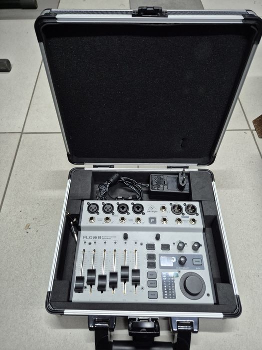 Mixer behringer flow 8
