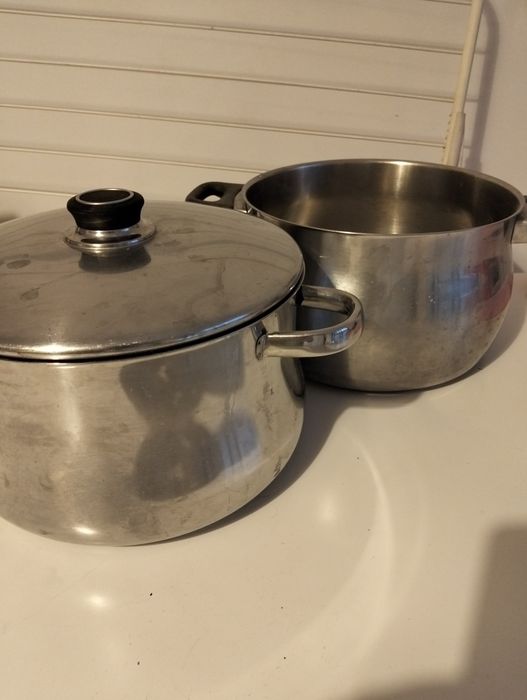 2 large pots473416506236610560