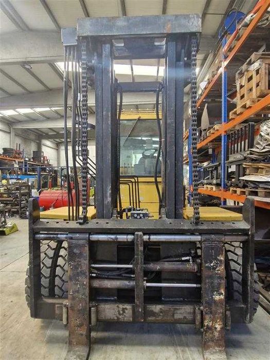 Empilhador Caterpillar DP100