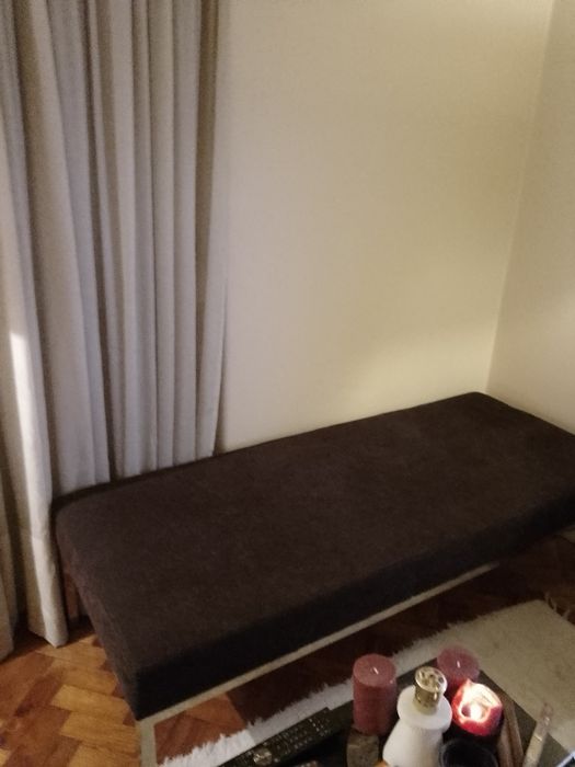 Banca em com pés de metal