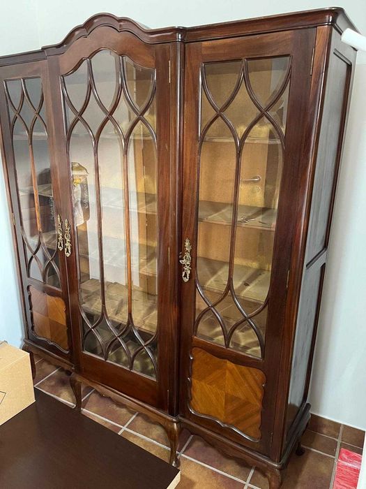 Cristaleira de madeira Vintage