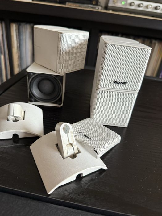 Conjunto colunas Bose Acoustimass 30 com 4 satélites Jewel Bose